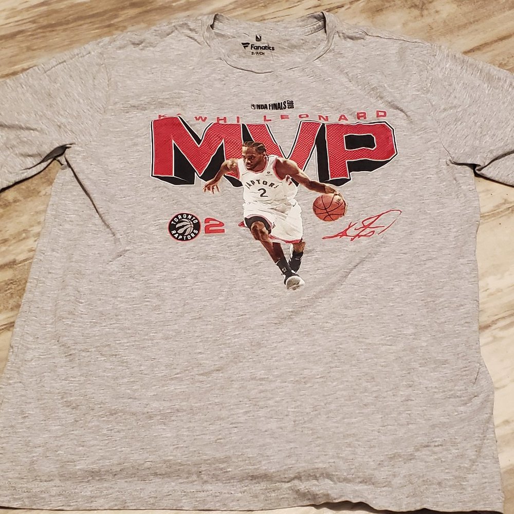 NWOT Fanatics Kawhi Leonard t shirt